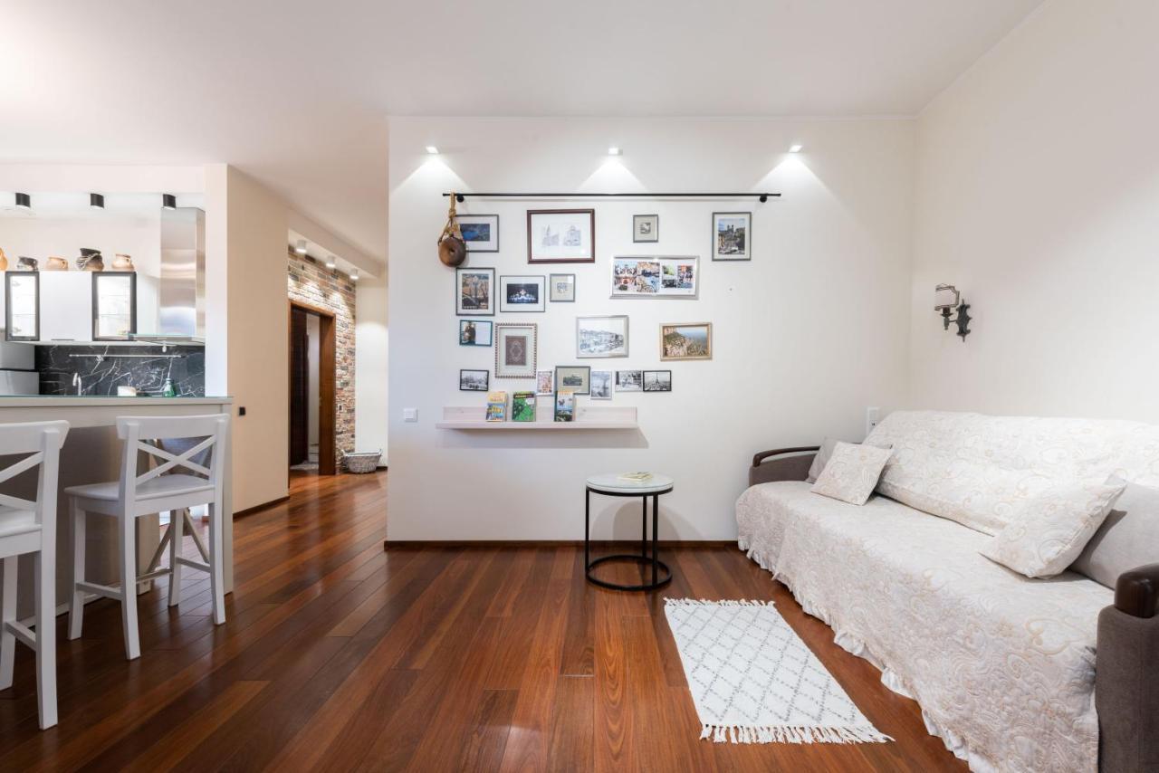 Your Home Away From Home Kiev Bagian luar foto