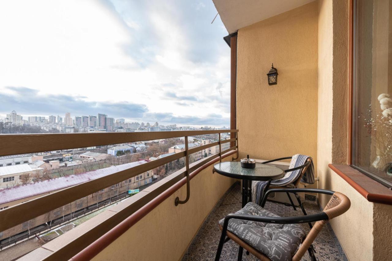 Your Home Away From Home Kiev Bagian luar foto