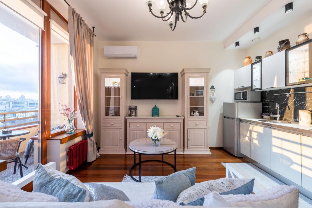 Your Home Away From Home Kiev Bagian luar foto
