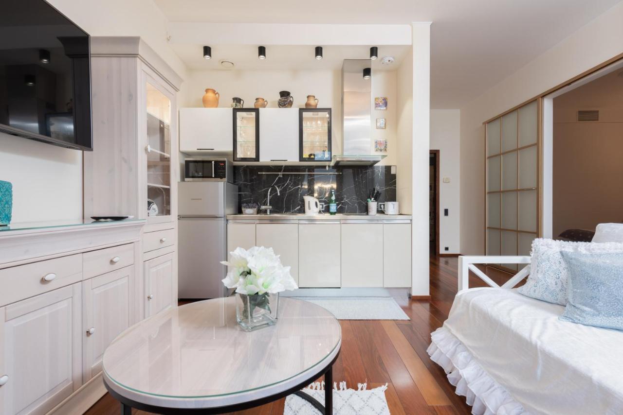 Your Home Away From Home Kiev Bagian luar foto